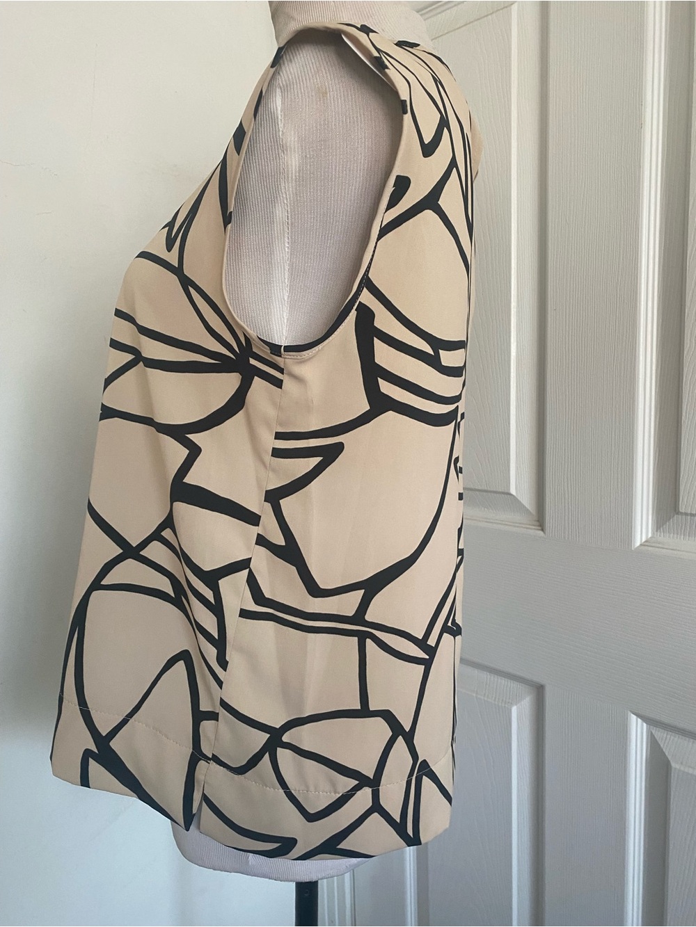 Joseph Ribkoff Abstract Sleeveless Top - Picture 8 of 12